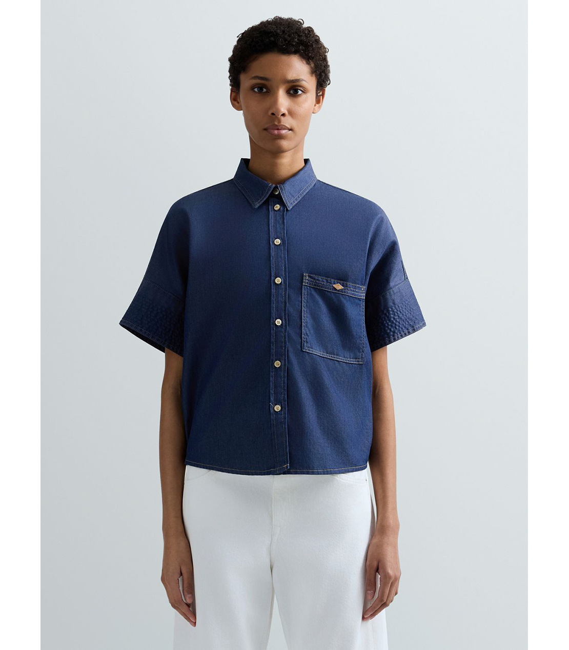 ブルーデニムシャツ